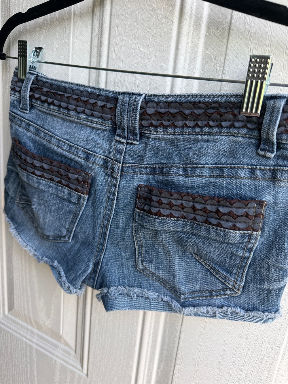 No Boundaries Y2K boho festival Denim Jean Shorts with Braided Trim Size 3 Micro - Picture 5 of 5